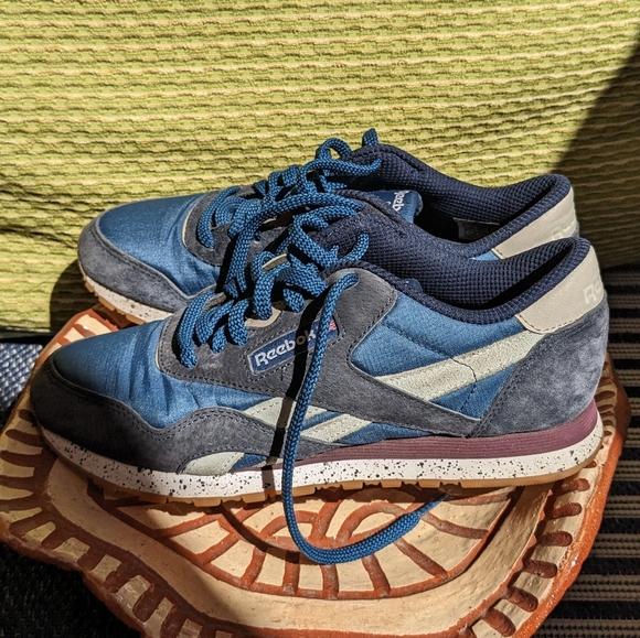 Blue Reebok Classic - Picture 4 of 5